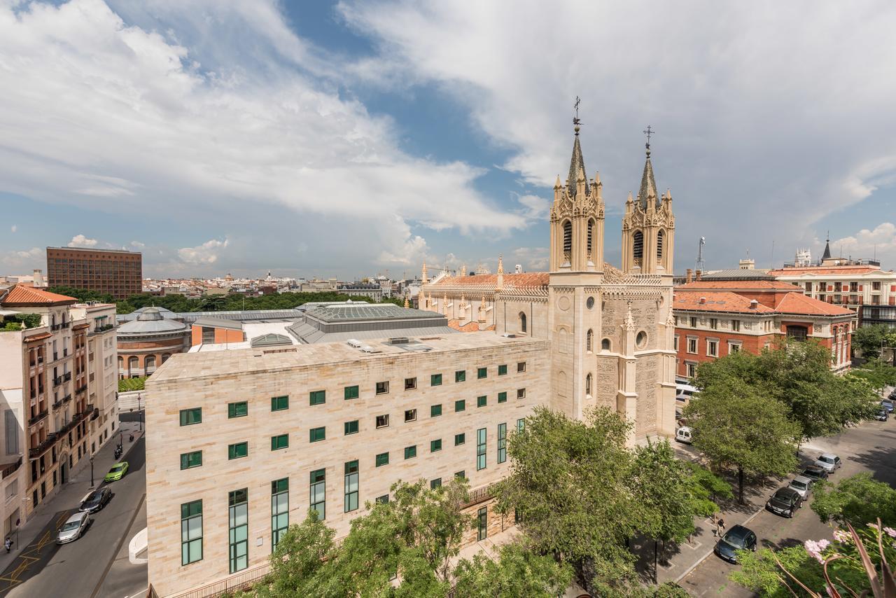 Los Jeronimos Madrid Bagian luar foto